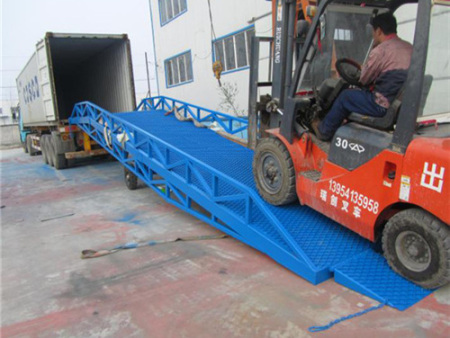 陝(shǎn)西卸貨(huò)平台廠(chang)家-渭南(nán)裝卸貨(huo)平台-渭(wei)南裝卸(xiè)貨平台(tái)廠家