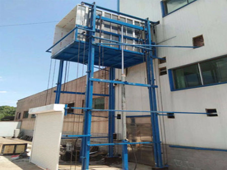 導(dao)軌式升(sheng)降貨梯(tī)應用範(fàn)圍及工(gong)作原理(lǐ)